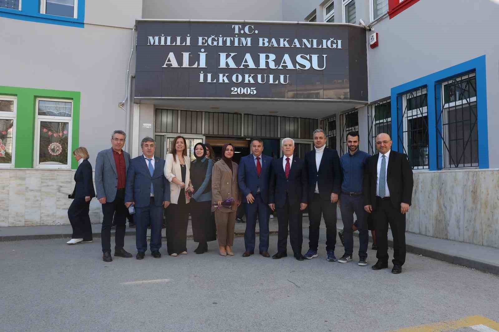arkadaslarina soz verdi baskan bozbeyi sinifa getirdi 4 fZHEFBJ8