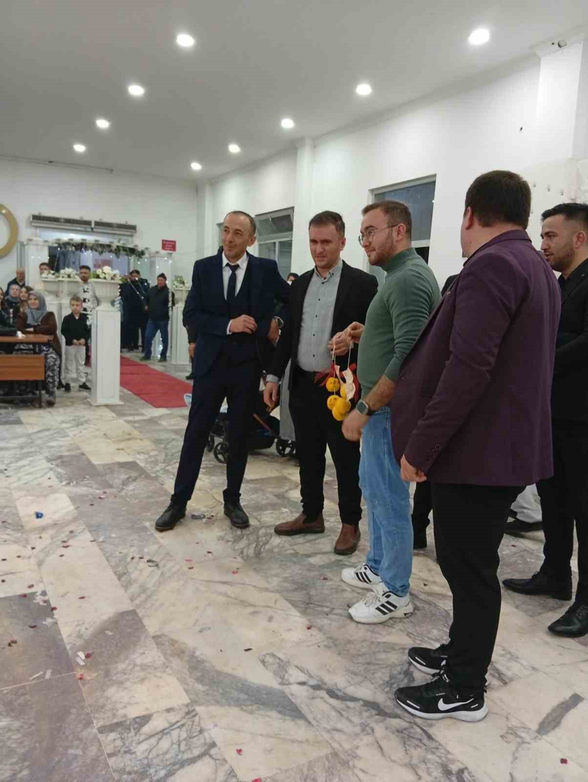 arkadaslarindan damada besi bir yerde ayva 2 QO5k3ncK