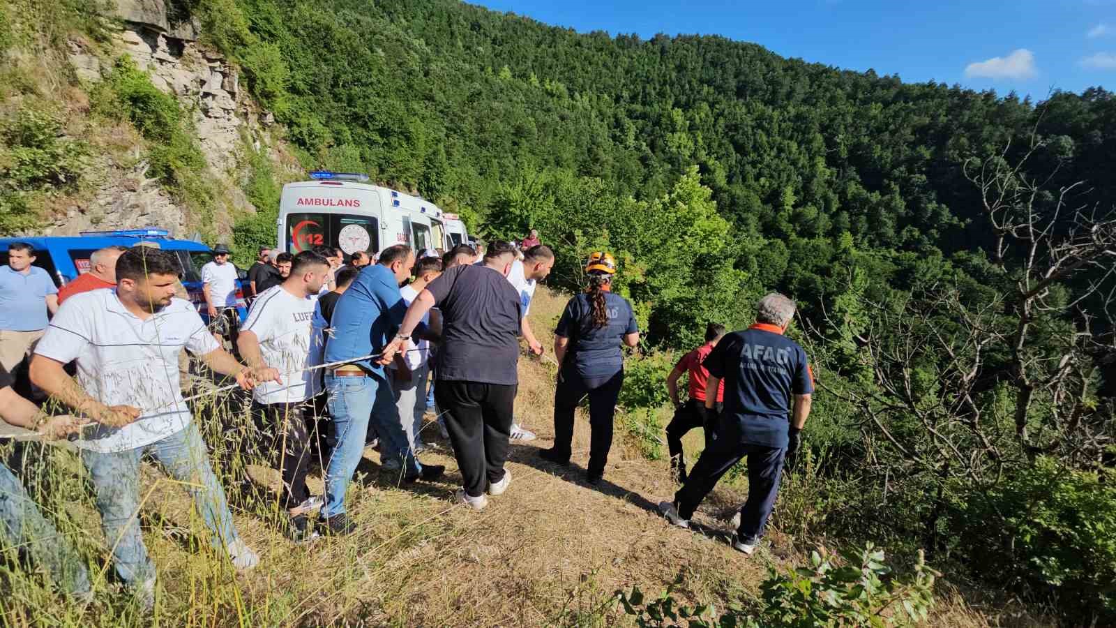 Arkadaşlarıyla şelaleye giren gencin cansız bedenine ulaşıldı 7 arkadaslariyla selaleye giren gencin cansiz bedenine ulasildi 3 YgiHXwI4