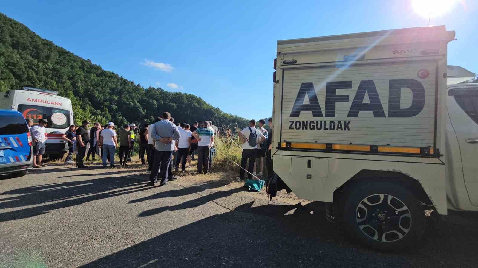 Arkadaşlarıyla şelaleye giren gencin cansız bedenine ulaşıldı 8 arkadaslariyla selaleye giren gencin cansiz bedenine ulasildi 4 GNmQbtA1