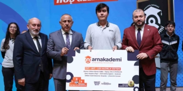 arnakademi-ile-yks-ve-lgs-yolculugunda-dijital-guc-arnavutkoyde-NALEZ42l.jpg