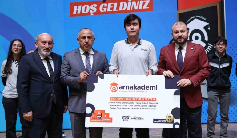 arnakademi-ile-yks-ve-lgs-yolculugunda-dijital-guc-arnavutkoyde-NALEZ42l.jpg