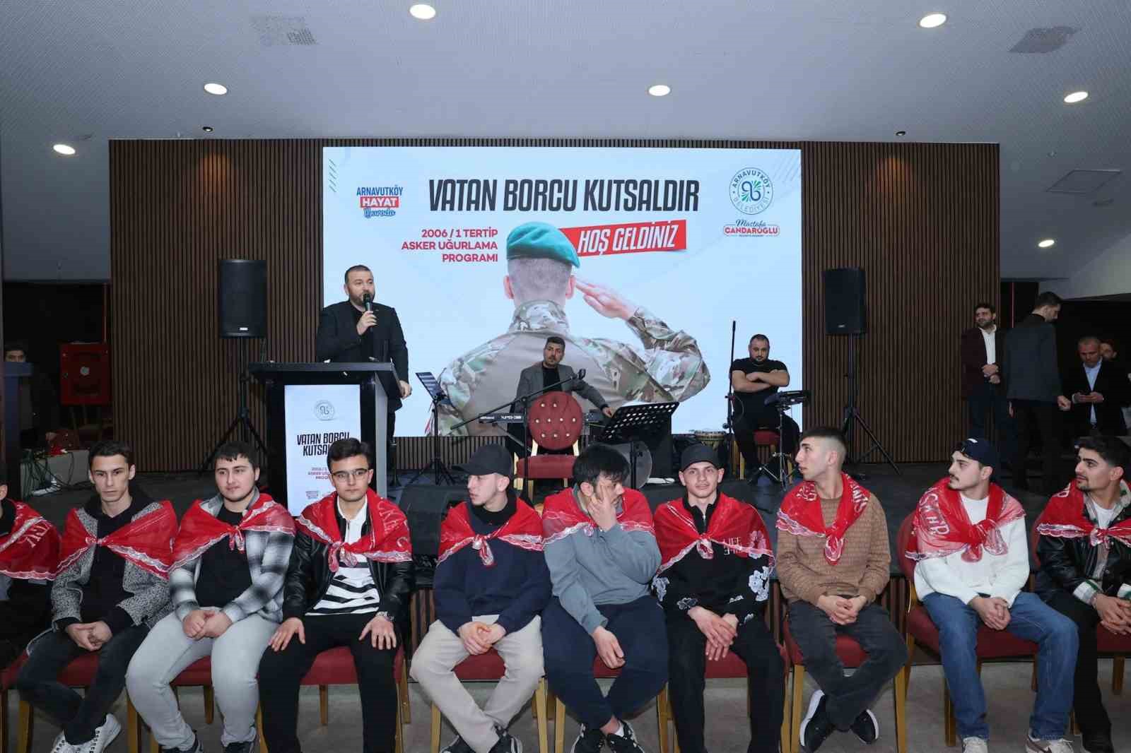 arnavutkoy belediyesinden askere gidecek genclere kinali ugurlama 1 YfKgQIU4