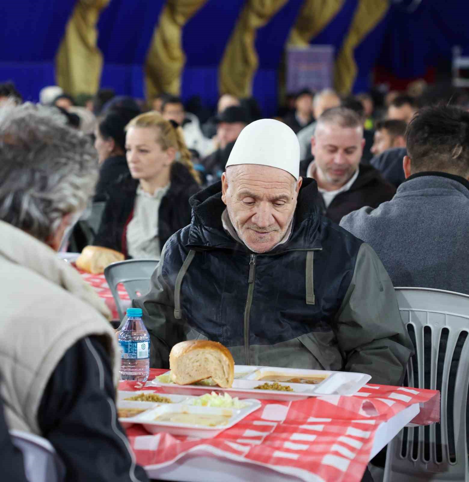 arnavutkoy belediyesinden kosovada bin 500 kisilik kardeslik sofrasi 4 atXu6sLw