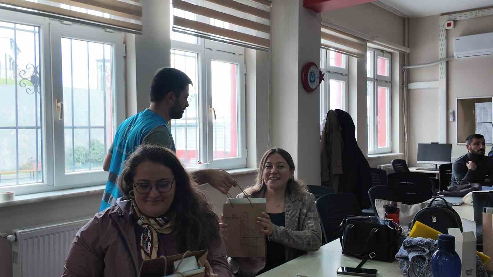 arnavutkoy belediyesinden ogretmenlere 24 kasim surprizi 12 KXrggEHs