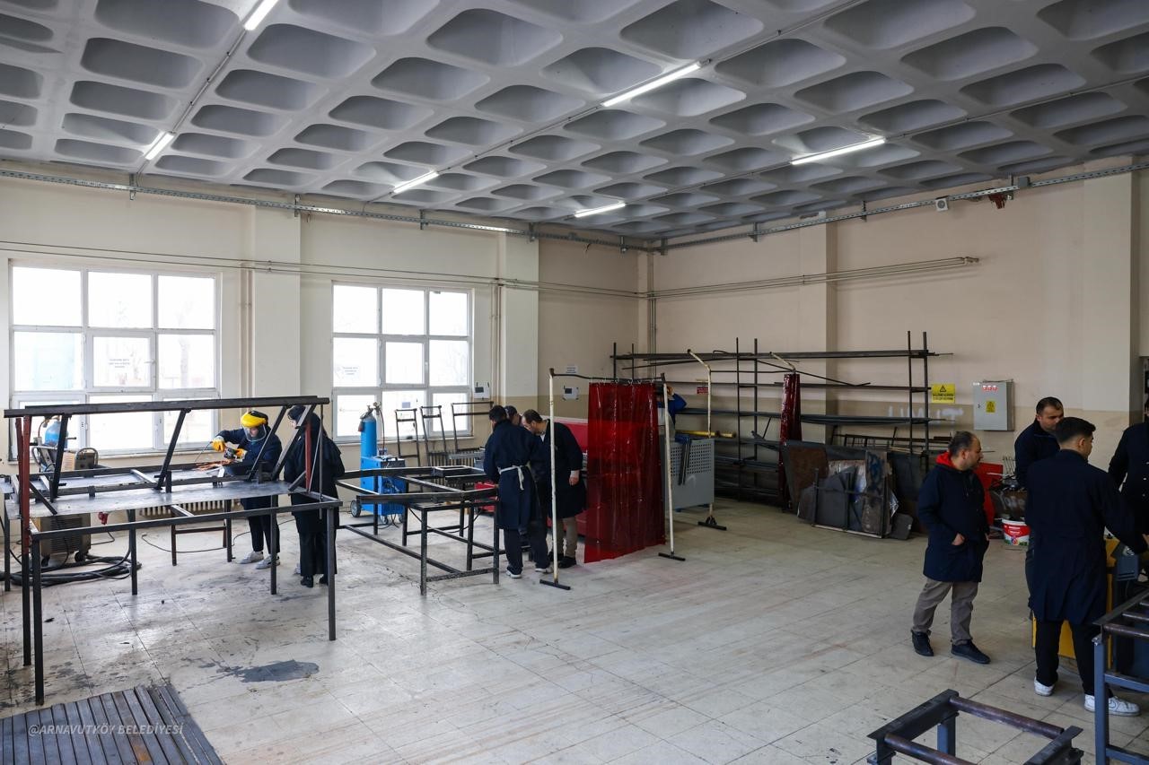 arnavutkoy belediyesinin kamelyalari meslek liselerinde uretiliyor 1 zW9aacru