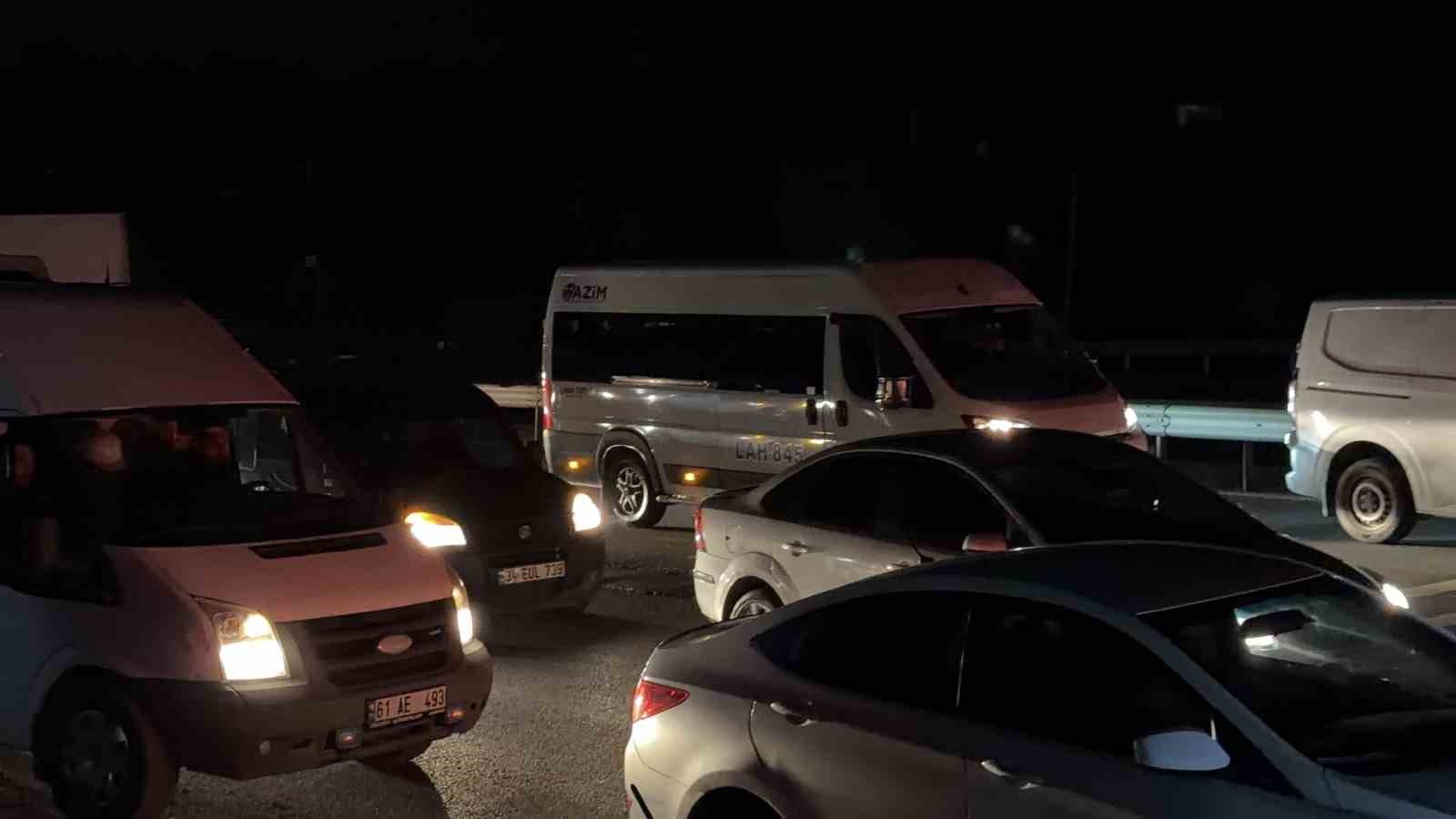 Arnavutköy Çevre Yolu’nda İSKİ çalışması çileye dönüştü 5 arnavutkoy cevre yolunda iski calismasi cileye donustu 1 jll4LN3J