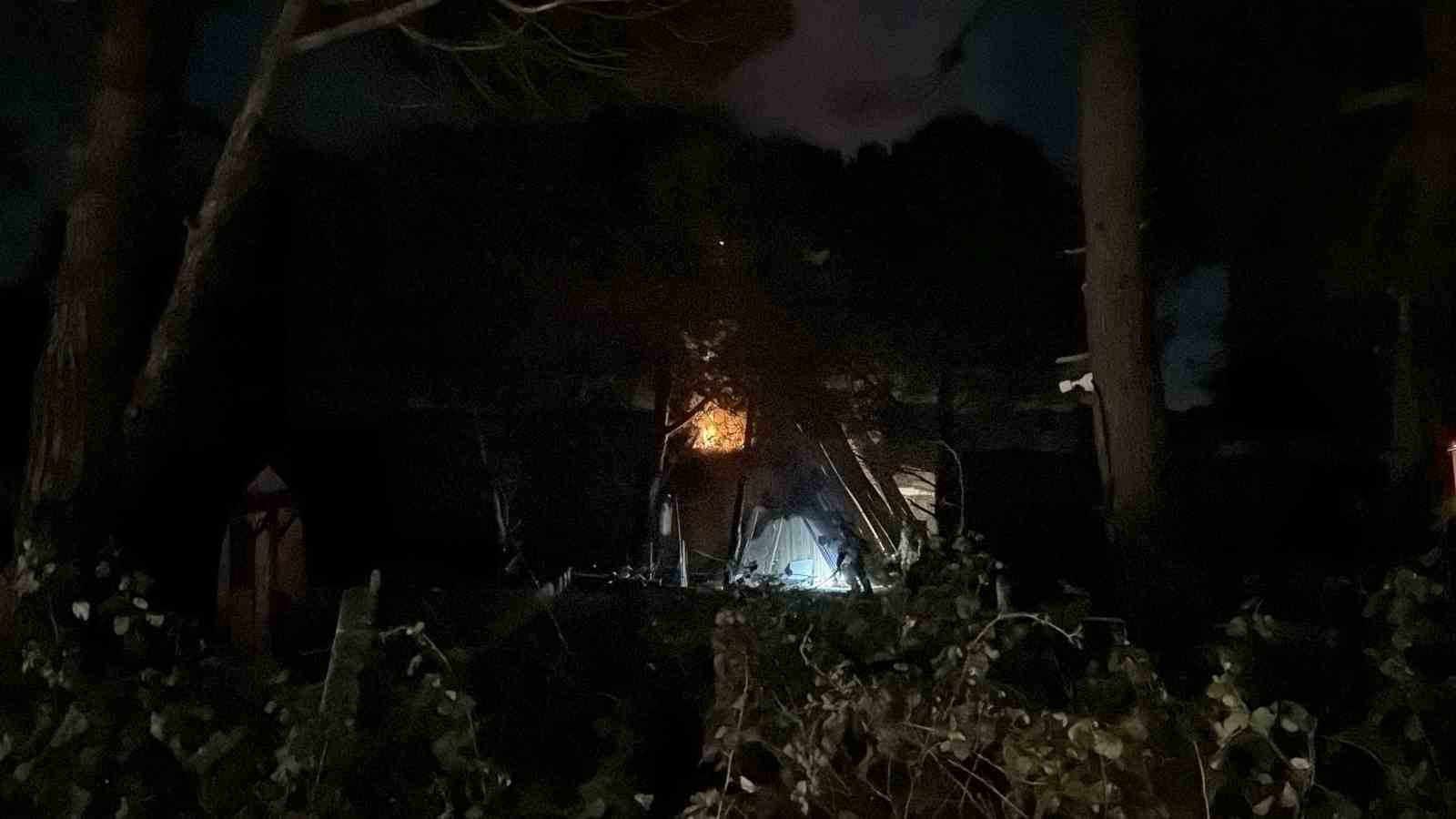 arnavutkoy terkosta bosaltilan bungalov evler alev alev yandi 0