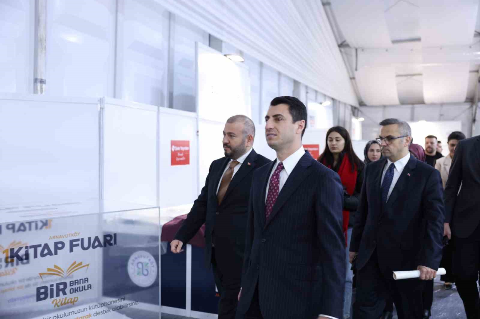 arnavutkoyde 1 kitap fuari kapilarini acti onlarca unlu isim kitapseverlerle bulusacak 4 kdbCYrCB