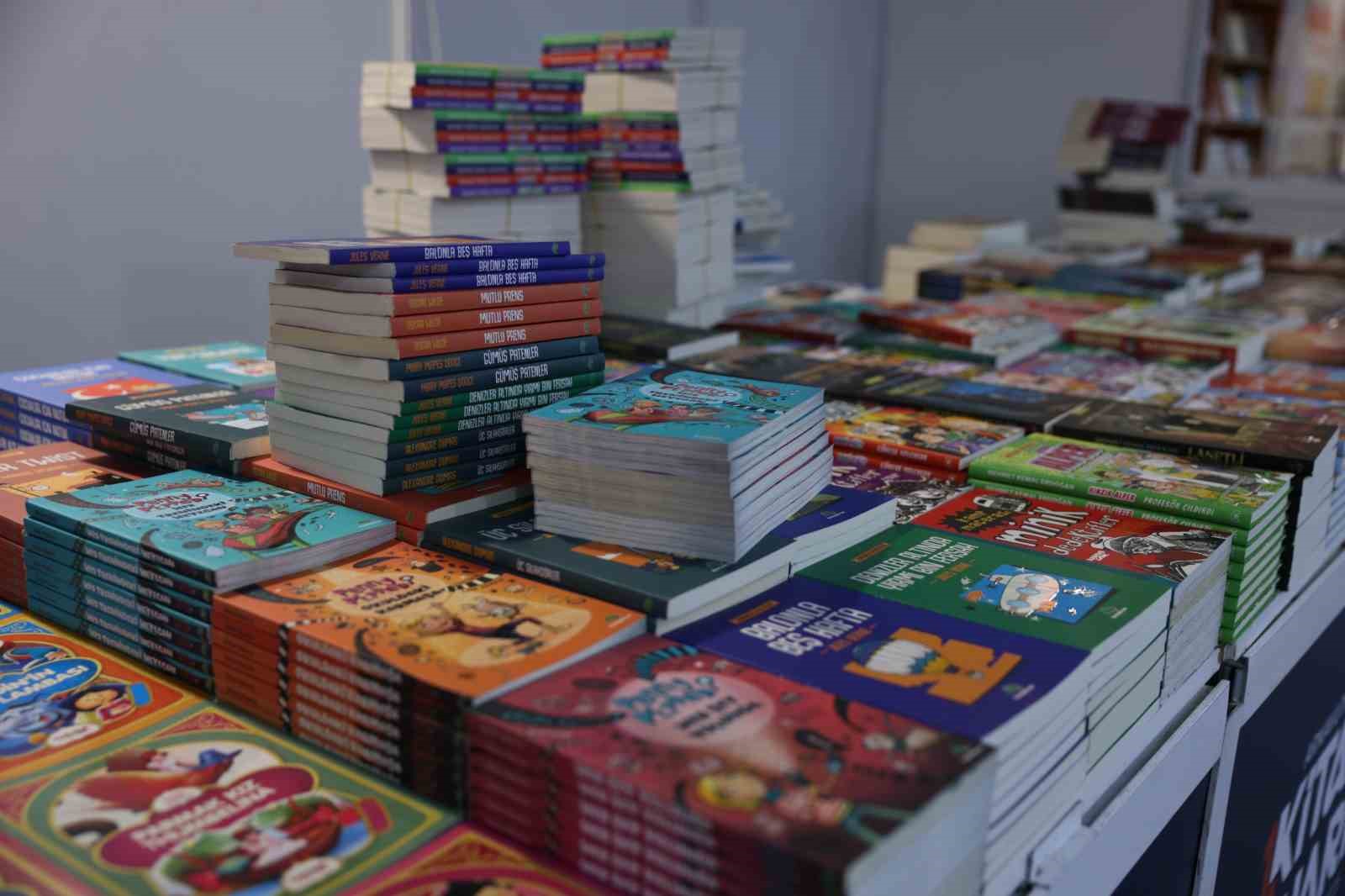arnavutkoyde 1 kitap fuari kapilarini acti onlarca unlu isim kitapseverlerle bulusacak 6