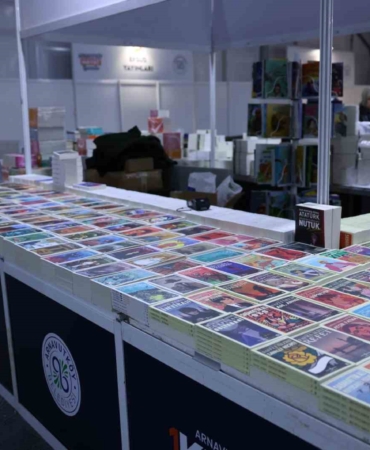 arnavutkoyde-1-kitap-fuari-kapilarini-acti-onlarca-unlu-isim-kitapseverlerle-bulusacak-YXrTYOfT.jpg