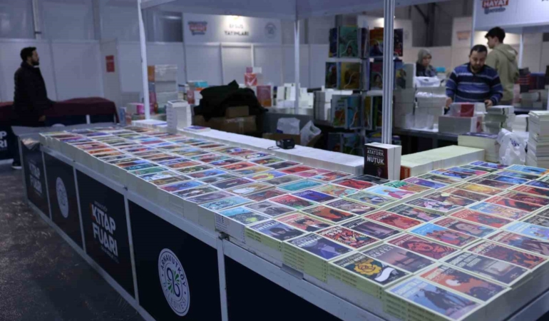 arnavutkoyde-1-kitap-fuari-kapilarini-acti-onlarca-unlu-isim-kitapseverlerle-bulusacak-YXrTYOfT.jpg