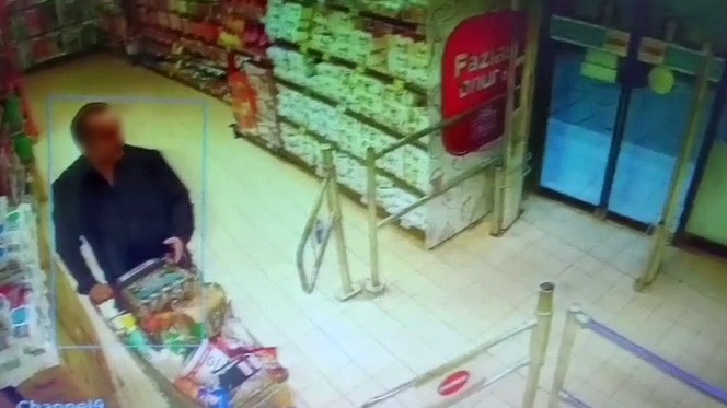 arnavutkoyde 10 bin tllik market hirsizligi kamerada 0 iPthUz8t