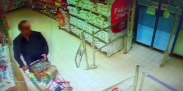 arnavutkoyde-10-bin-tllik-market-hirsizligi-kamerada-UfRBs8Ef.jpg