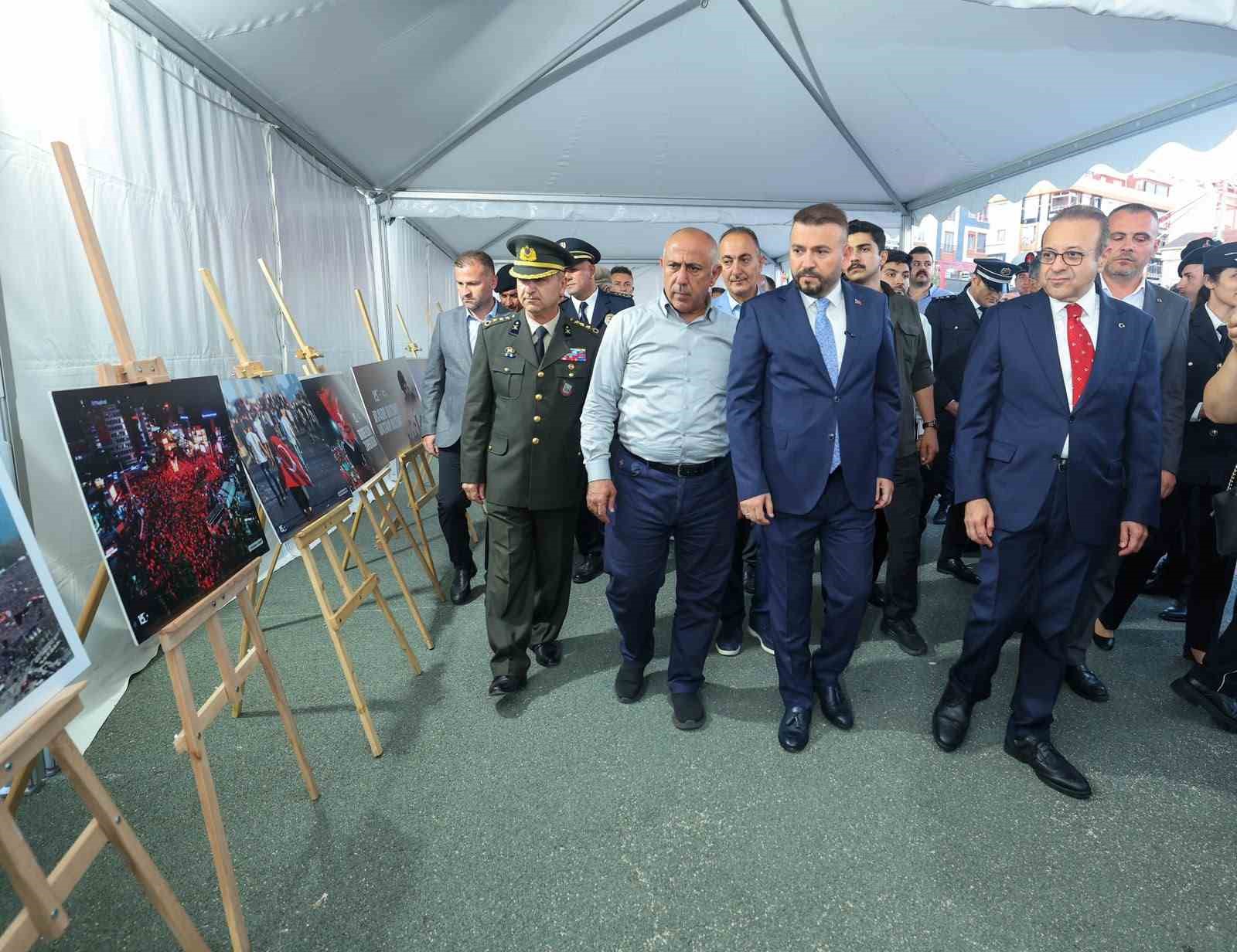 arnavutkoyde 15 temmuzun 10uncu yili dolayisiyla yuruyus korteji duzenlendi 1 O2QivrVV