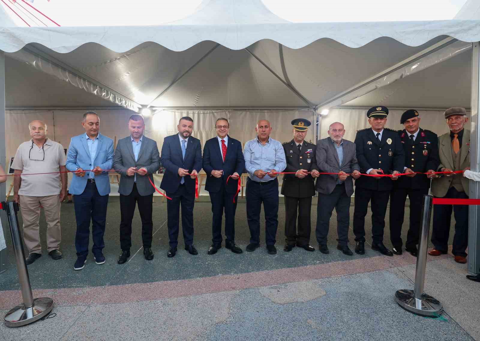 arnavutkoyde 15 temmuzun 10uncu yili dolayisiyla yuruyus korteji duzenlendi 3