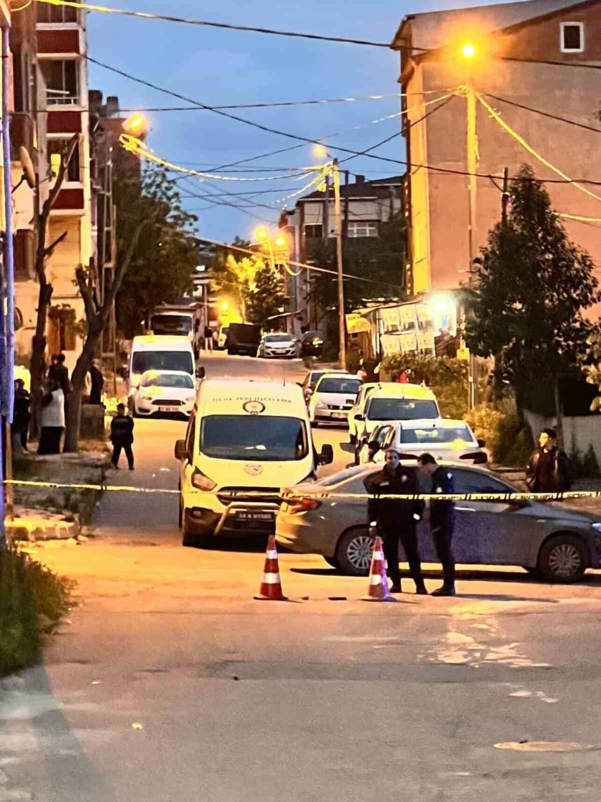 arnavutkoyde aile kavgasi kanli bitti kuzenini basindan vurdu 0 L4zOuLJE