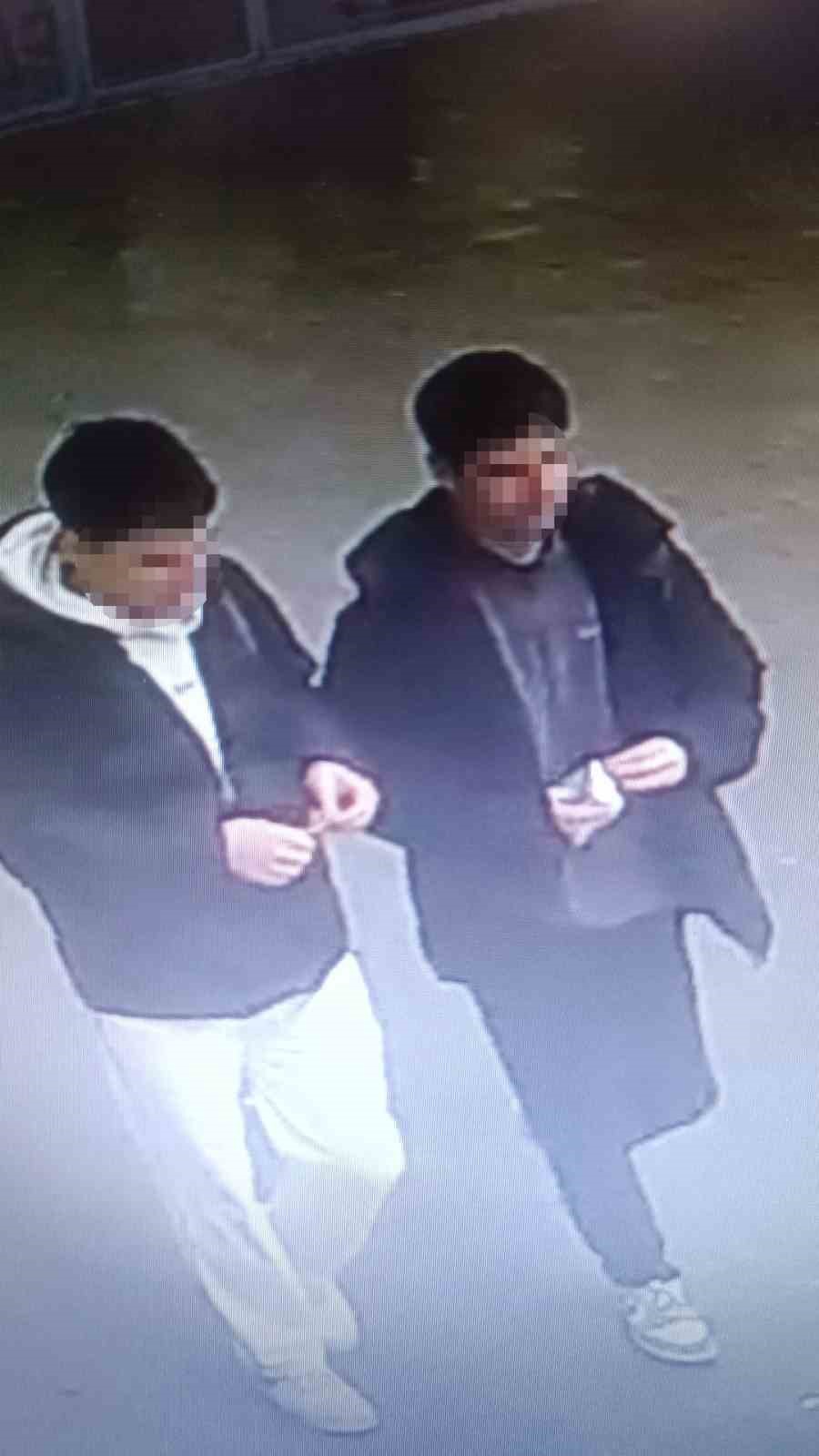 arnavutkoyde avmde parfum hirsizligi kamerada 1