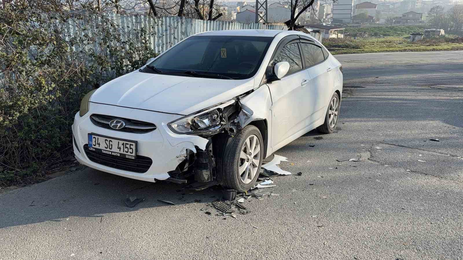 arnavutkoyde basibos at otomobillere carpti 2 arac hasar aldi 2 ShZK9M58