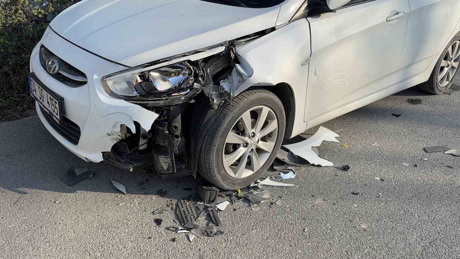 arnavutkoyde basibos at otomobillere carpti 2 arac hasar aldi 3