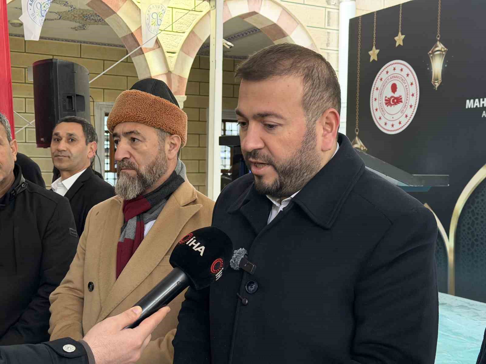 arnavutkoyde bayram namazi sonrasi ilce protokolu vatandaslarla bayramlasti 4 FOtepG1Z