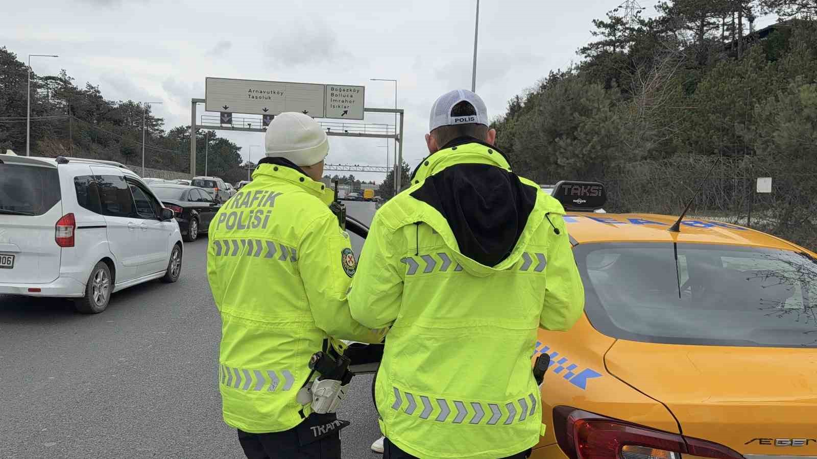 arnavutkoyde bayram oncesi siki trafik denetimi 1 jFNXvWnY