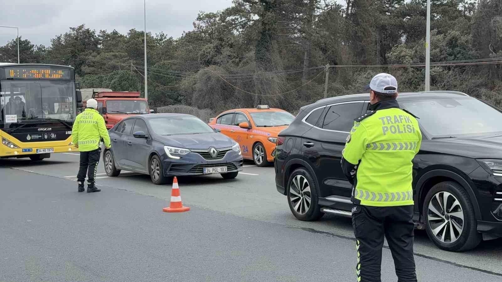 arnavutkoyde bayram oncesi siki trafik denetimi 3 v3HvX8MP