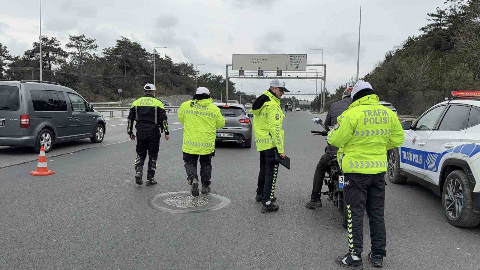arnavutkoyde bayram oncesi siki trafik denetimi 4 TuaAJQwU