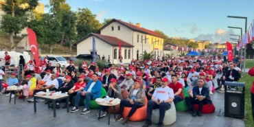 arnavutkoyde-binlerce-kisi-milli-mac-heyecanini-dev-ekranlarda-yasadi-FlNU19Pi.jpg