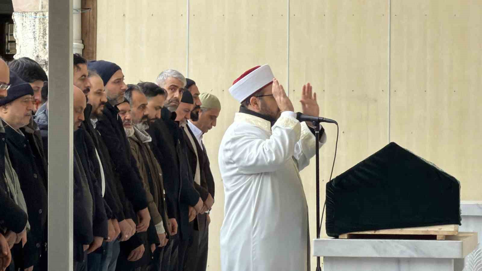 arnavutkoyde cami avlusunda vurulan yasli adam son yolculuguna ugurlandi 3 NpOnzPJH
