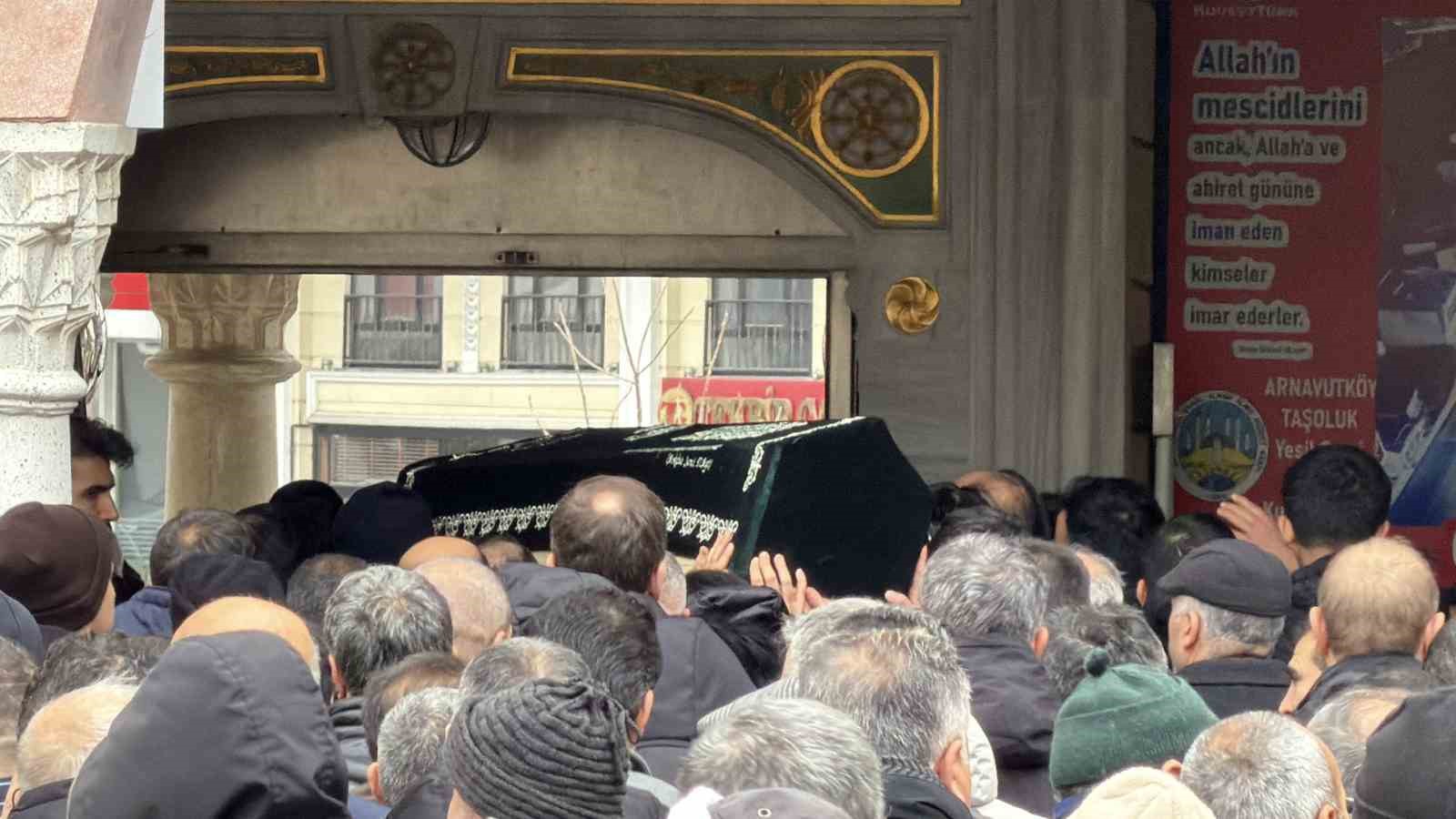 arnavutkoyde cami avlusunda vurulan yasli adam son yolculuguna ugurlandi 8 OfqBvWVf