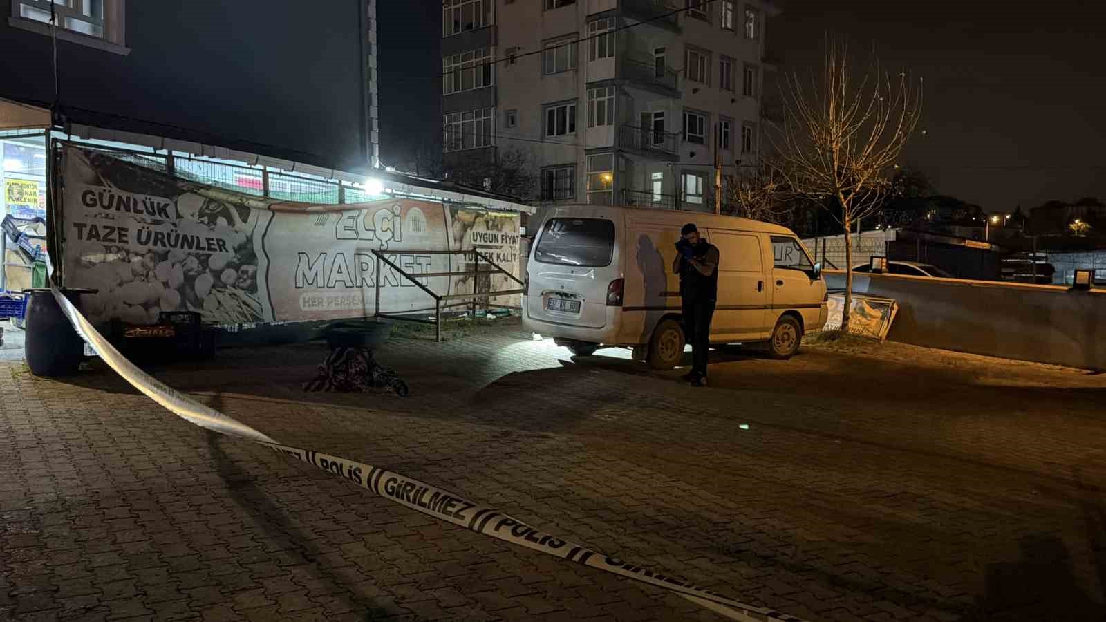 Arnavutköy’de cami avlusunda yaşlı adama silahlı saldırı: 1 yaralı 4 arnavutkoyde cami avlusunda yasli adama silahli saldiri 1 yarali 0 gM2undq2