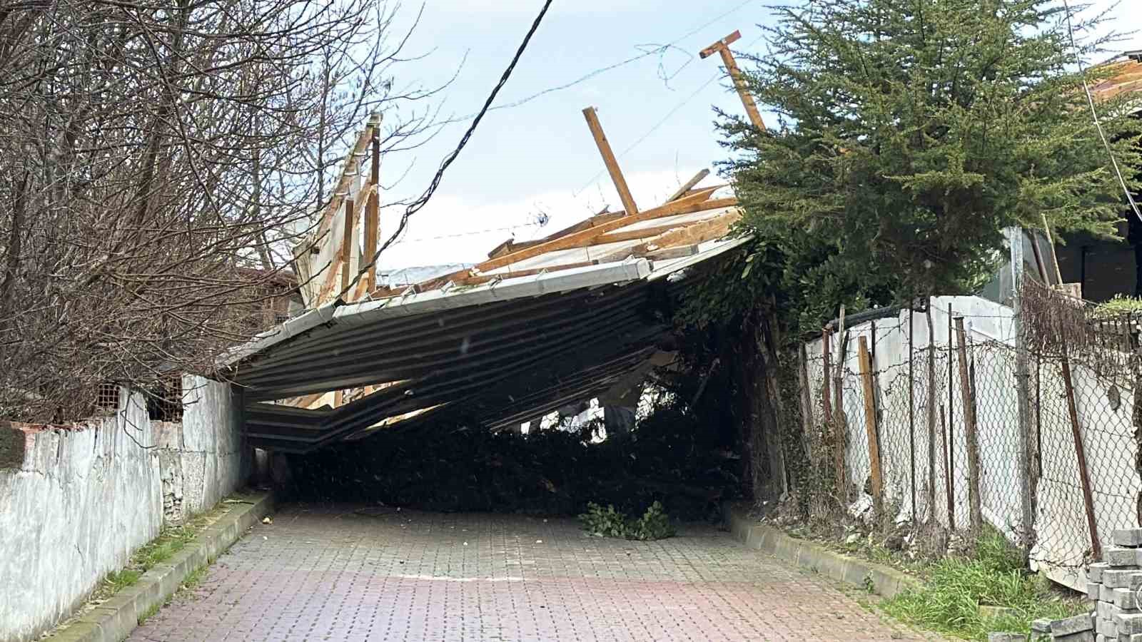 arnavutkoyde cati 30 metre ucarak baska evin uzerine dustu 9 TFeXnctA