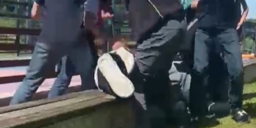 arnavutkoyde-cocuklar-arasindaki-kavga-kamerada-acimasizca-saldirdilar-AISghLkB.jpg