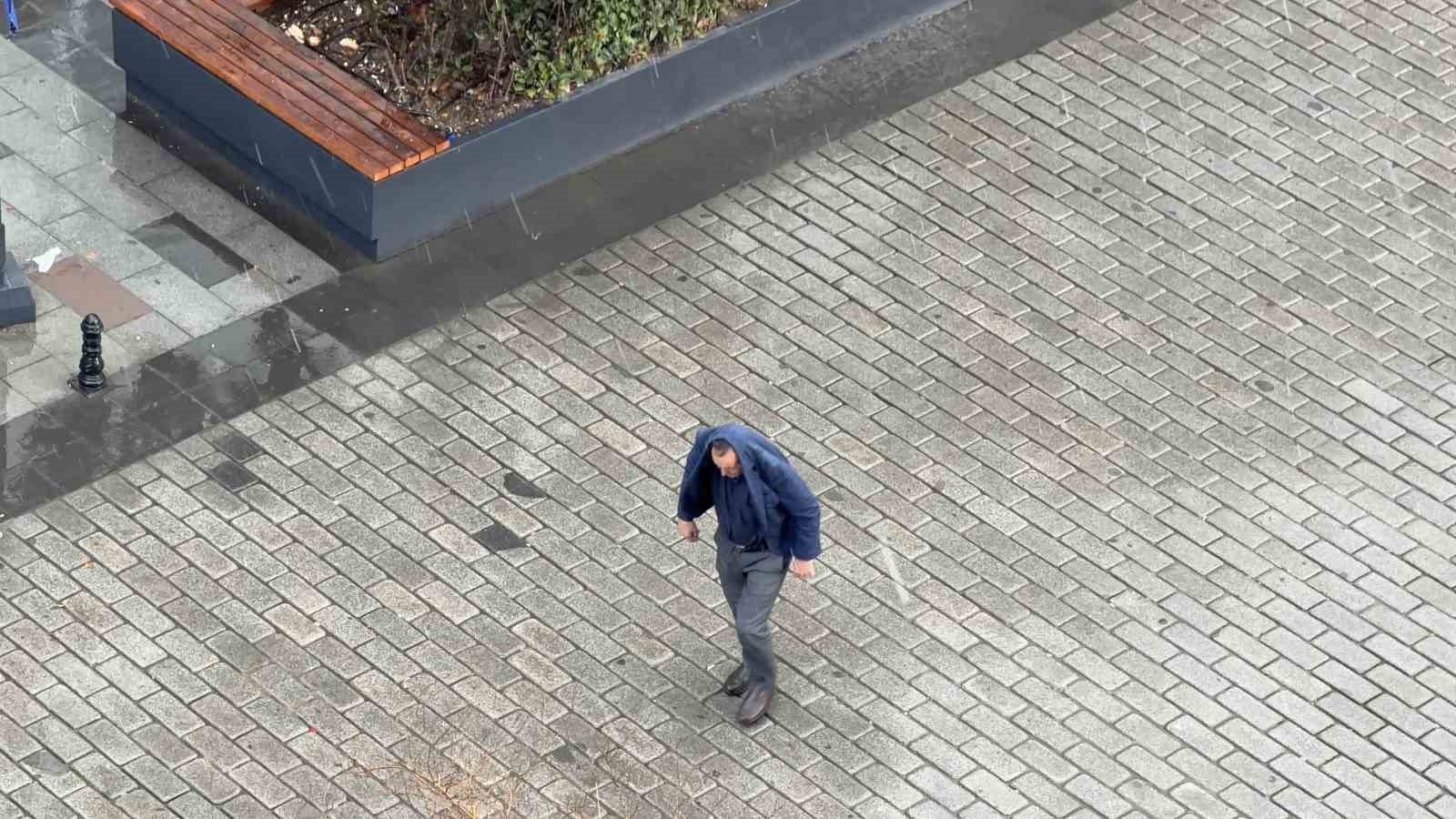 arnavutkoyde dolu yagisi etkili oldu 0 Nq6J8ldh