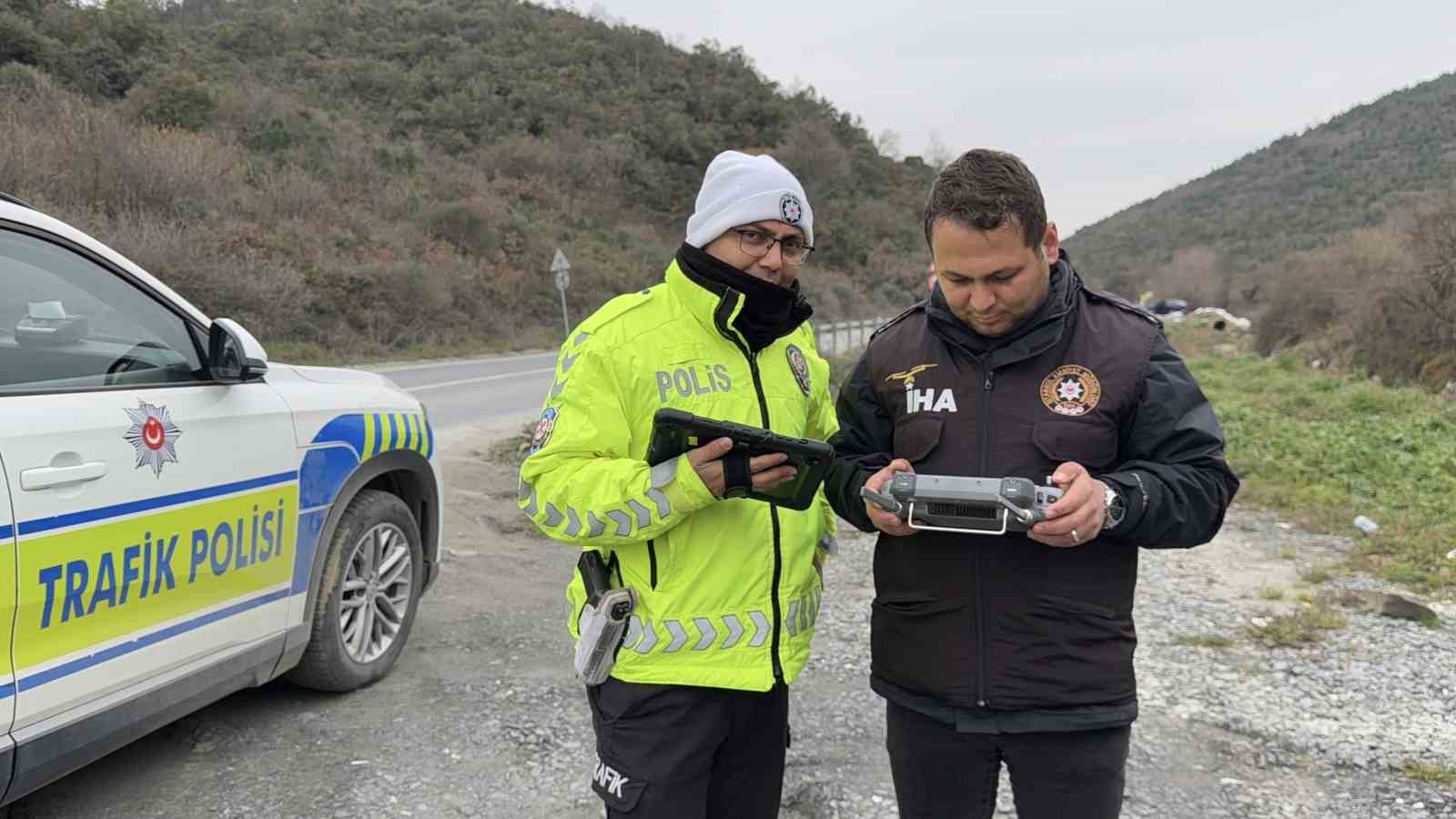 arnavutkoyde drone destekli trafik denetimi hatali sollama yapma ve ehliyetsiz arac kullanimina toplamda 96 LqRqJt4Z