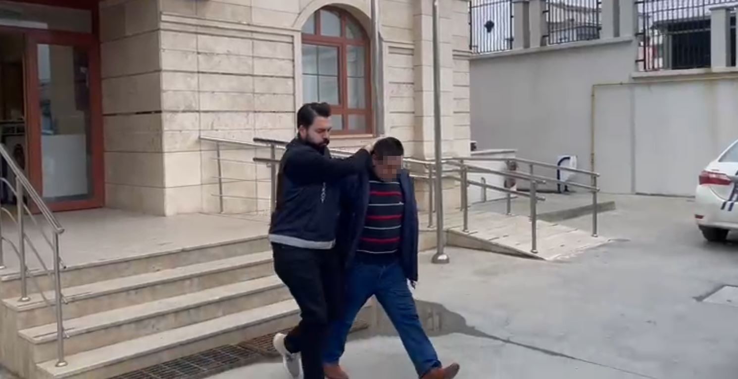 Arnavutköy’de elektrikli testereyle bir kişiyi yaralayan şüpheli adliyeye sevk edildi 4 arnavutkoyde elektrikli testereyle bir kisiyi yaralayan supheli adliyeye sevk edildi 0 Ca5hKgTr