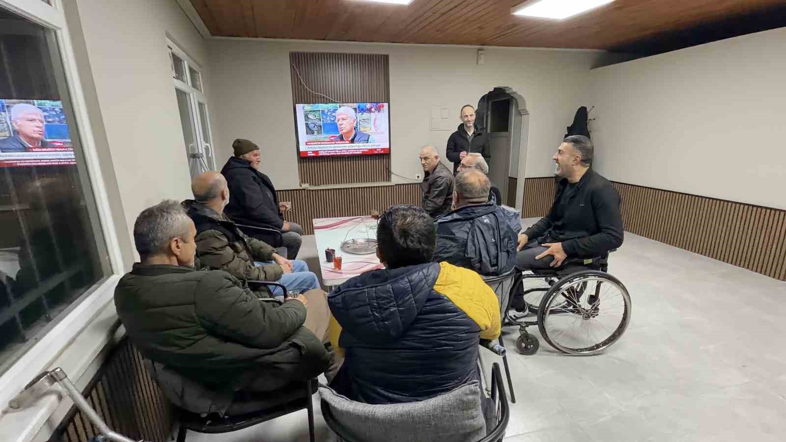 arnavutkoyde engelli vatandas buldugu parayi polise teslim etti 2 sW88sTCL