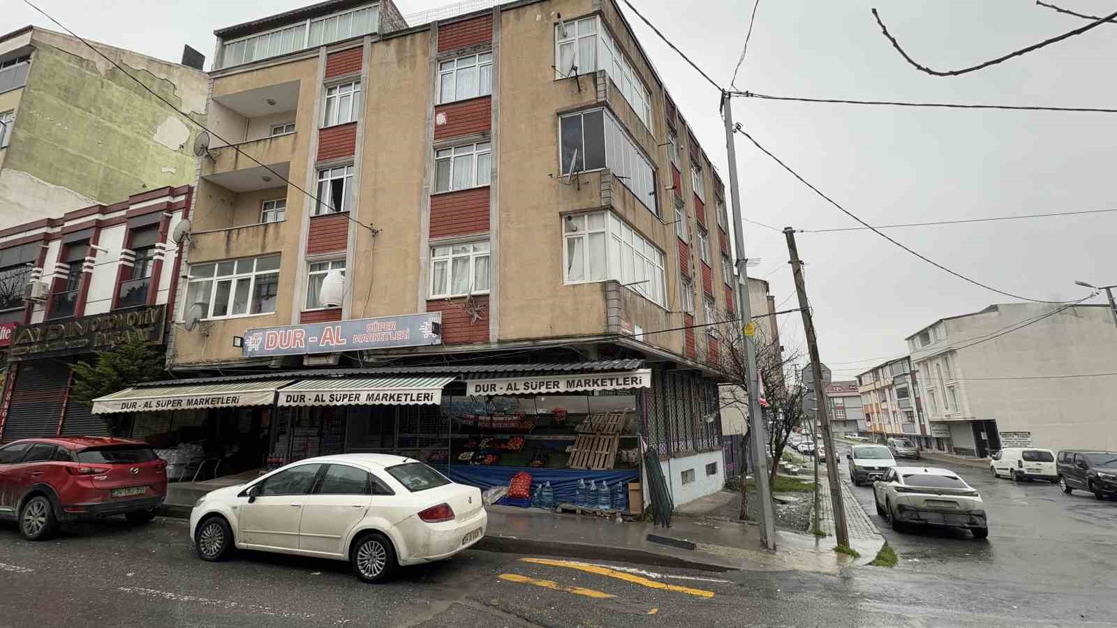 arnavutkoyde esini cocuklarinin gozu onunde bicakladi 0 lbIkOqQ5