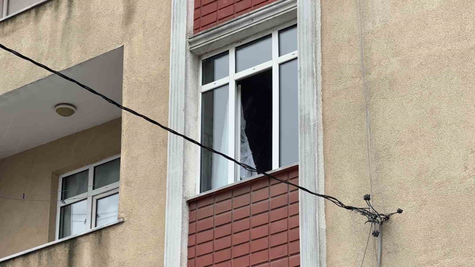 arnavutkoyde esini cocuklarinin gozu onunde bicakladi 1 FDCqAZzm