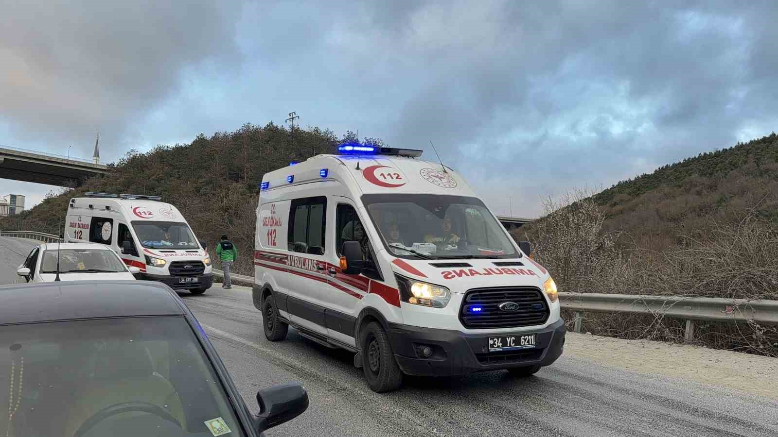 arnavutkoyde hafif ticari arac ile hafriyat kamyonu carpisti 1 olu 2 yarali 0 iucZO4ZG