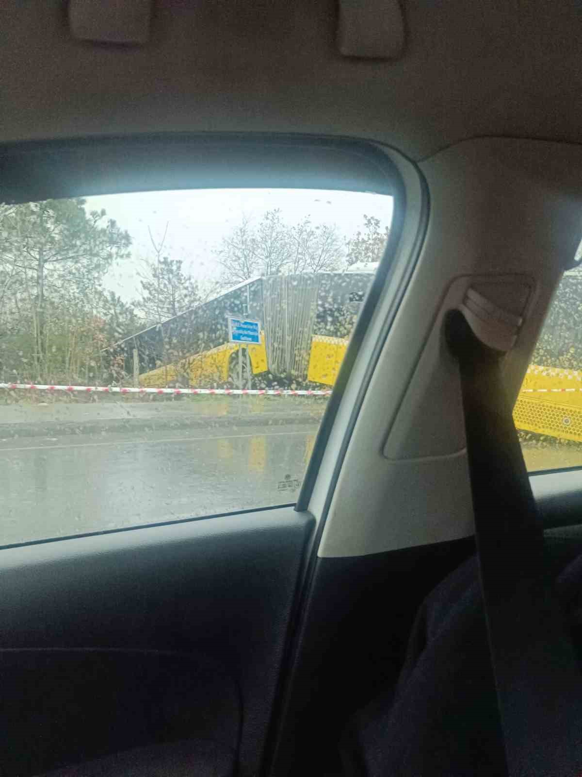 Arnavutköy’de içinde yolcuların bulunduğu İETT otobüsü ormanlık alana uçtu, faciadan dönüldü 7 arnavutkoyde icinde yolcularin bulundugu iett otobusu ormanlik alana uctu faciadan donuldu 3 MVwDiAjV