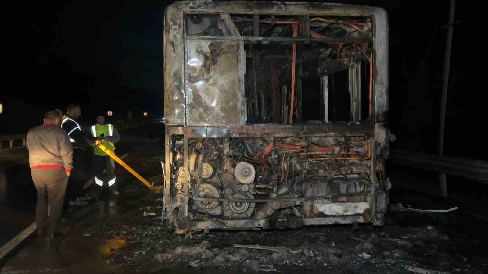 arnavutkoyde iett otobusu alevlere teslim oldu 0 c1GgCyGB