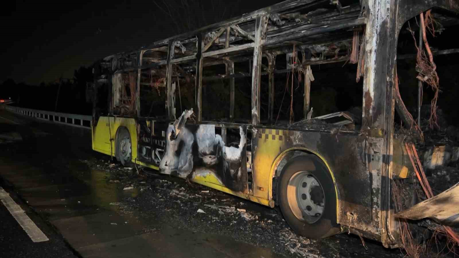 arnavutkoyde iett otobusu alevlere teslim oldu 1 6UTjU1Wv