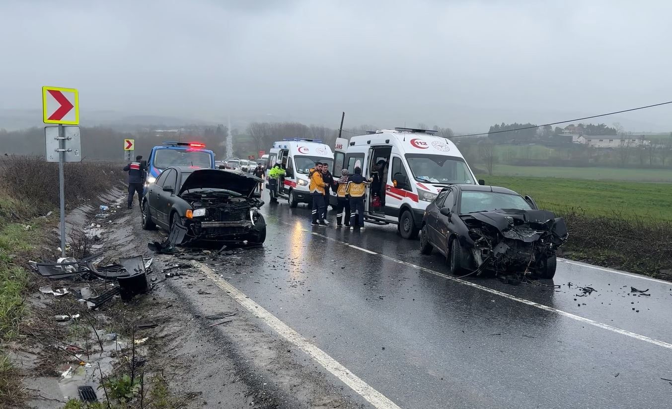 arnavutkoyde iki arac carpisti 3 kisi yaralandi 1 grPiz5nI
