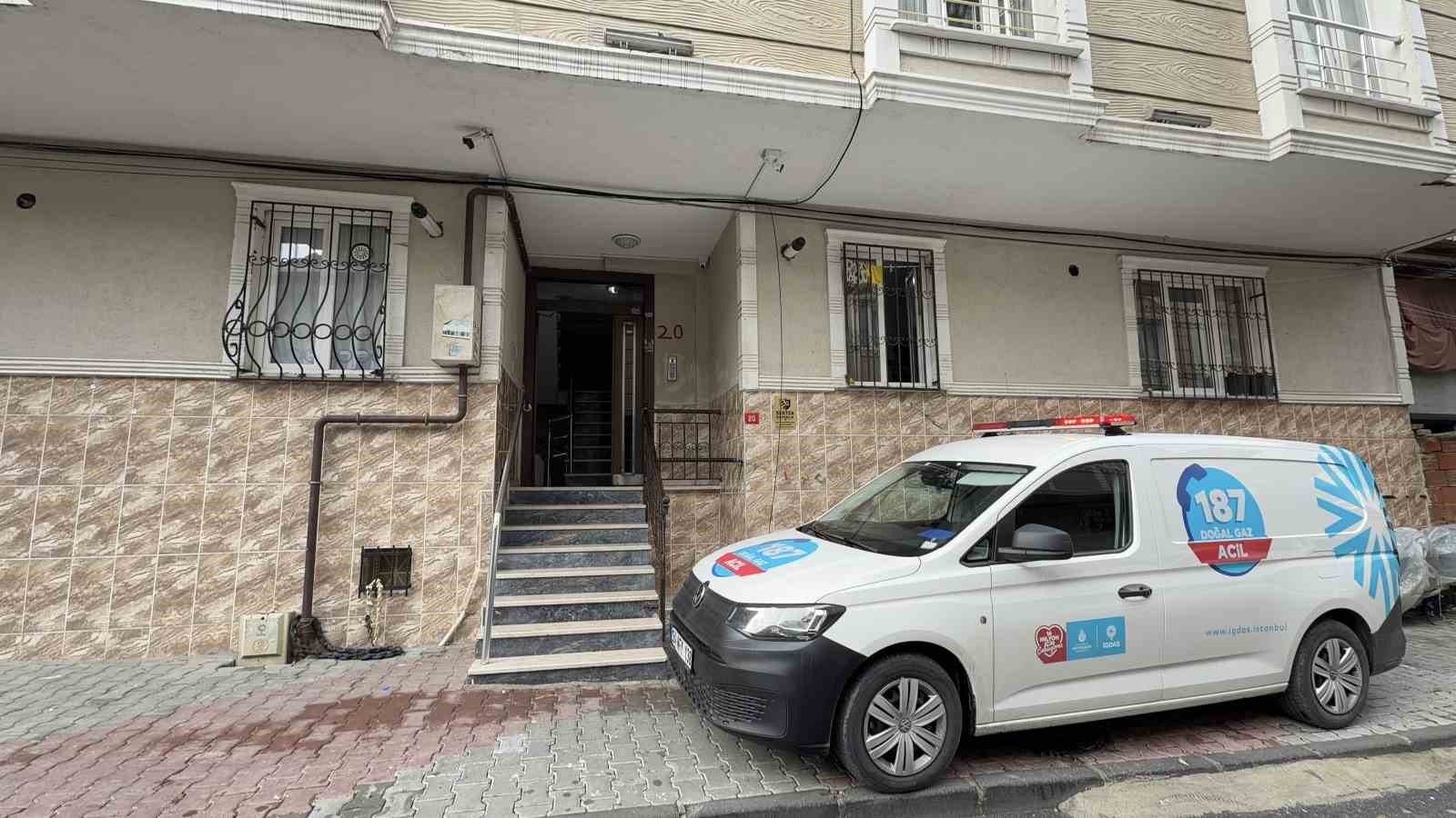 arnavutkoyde iki bina arasindaki istinat duvar coktu 3 SucQzPTR