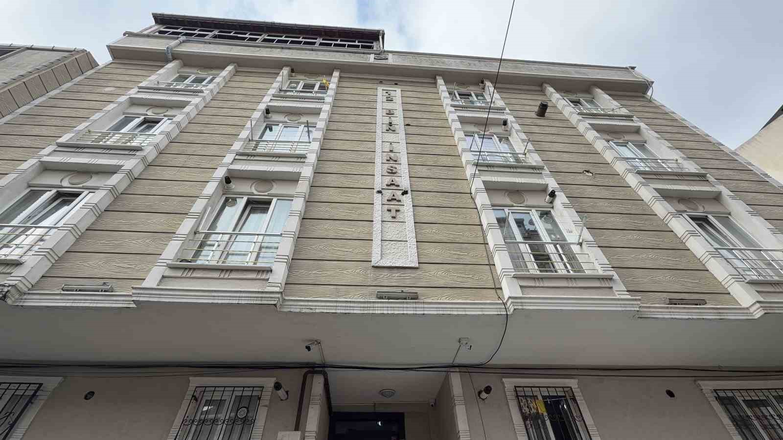 arnavutkoyde iki bina arasindaki istinat duvar coktu 4 KAh2ThQW