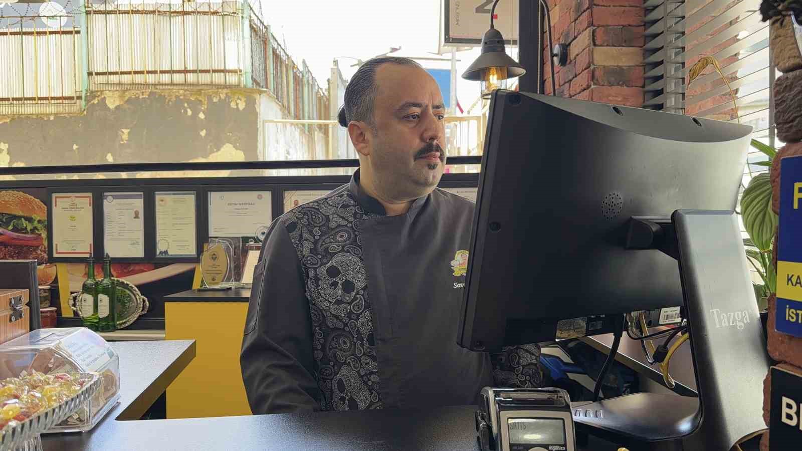 arnavutkoyde ilginc olay ayni kisi adina 25 restorandan siparis verildi 2 TEK2Qgzb