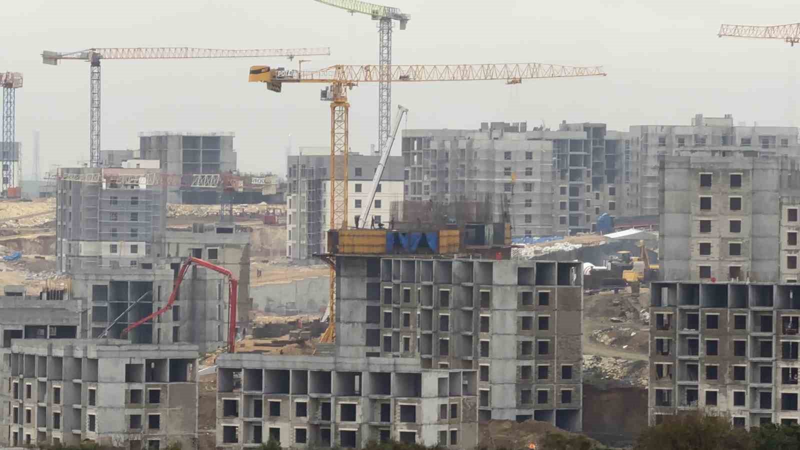 arnavutkoyde insaatta asansor bosluguna dusen isci hayatini kaybetti 1 fpuu7Jci