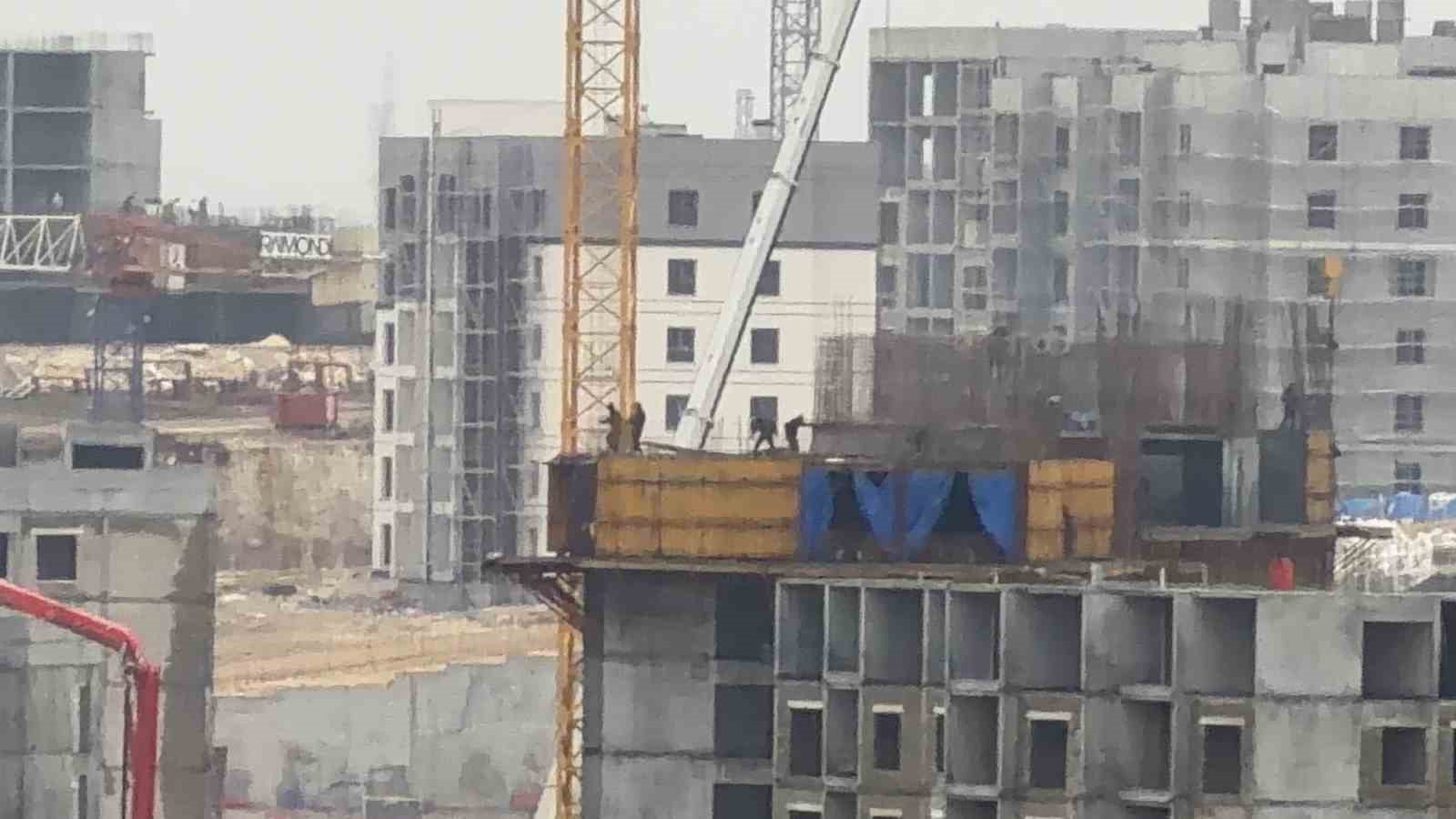 arnavutkoyde insaatta asansor bosluguna dusen isci hayatini kaybetti 2 6clzPYB3